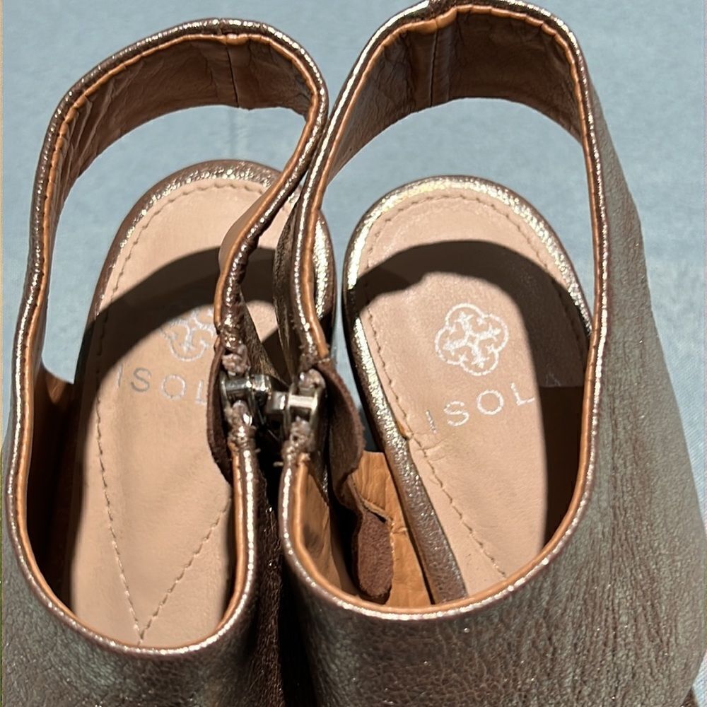 Isola Satin Gold Ravenna Sandal Size 8 B47 - Picture 5 of 9